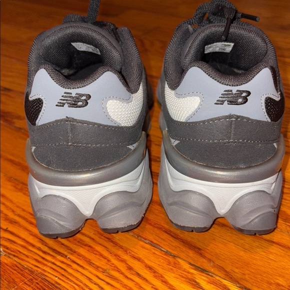 New Balance 9060 Sneakers - Picture 7 of 9